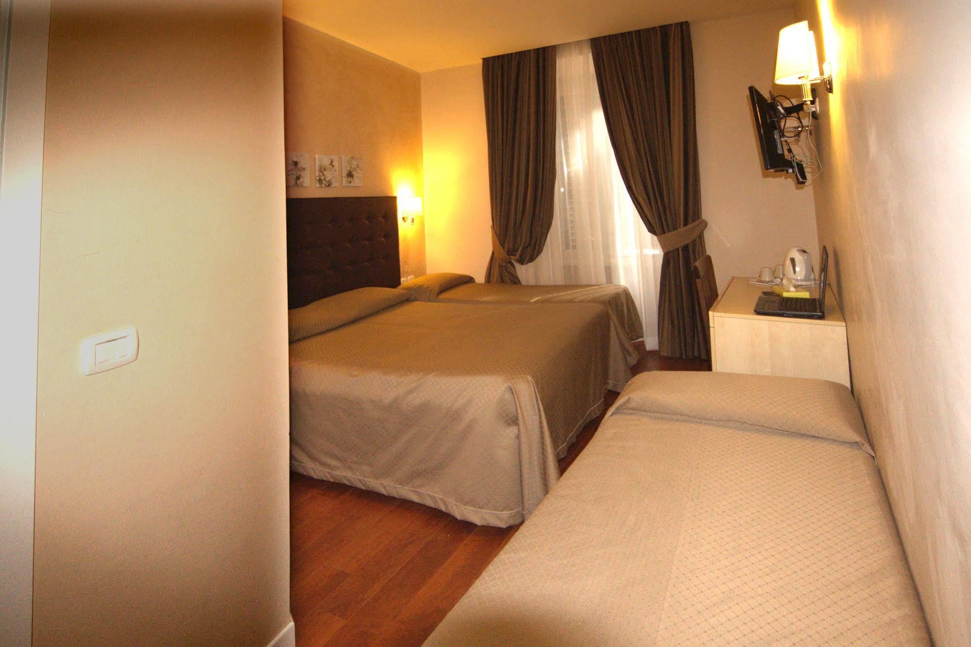 Roma Rooms Colosseum Luaran gambar