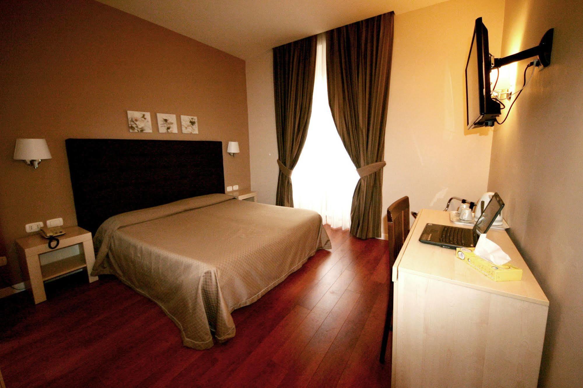 Roma Rooms Colosseum Luaran gambar