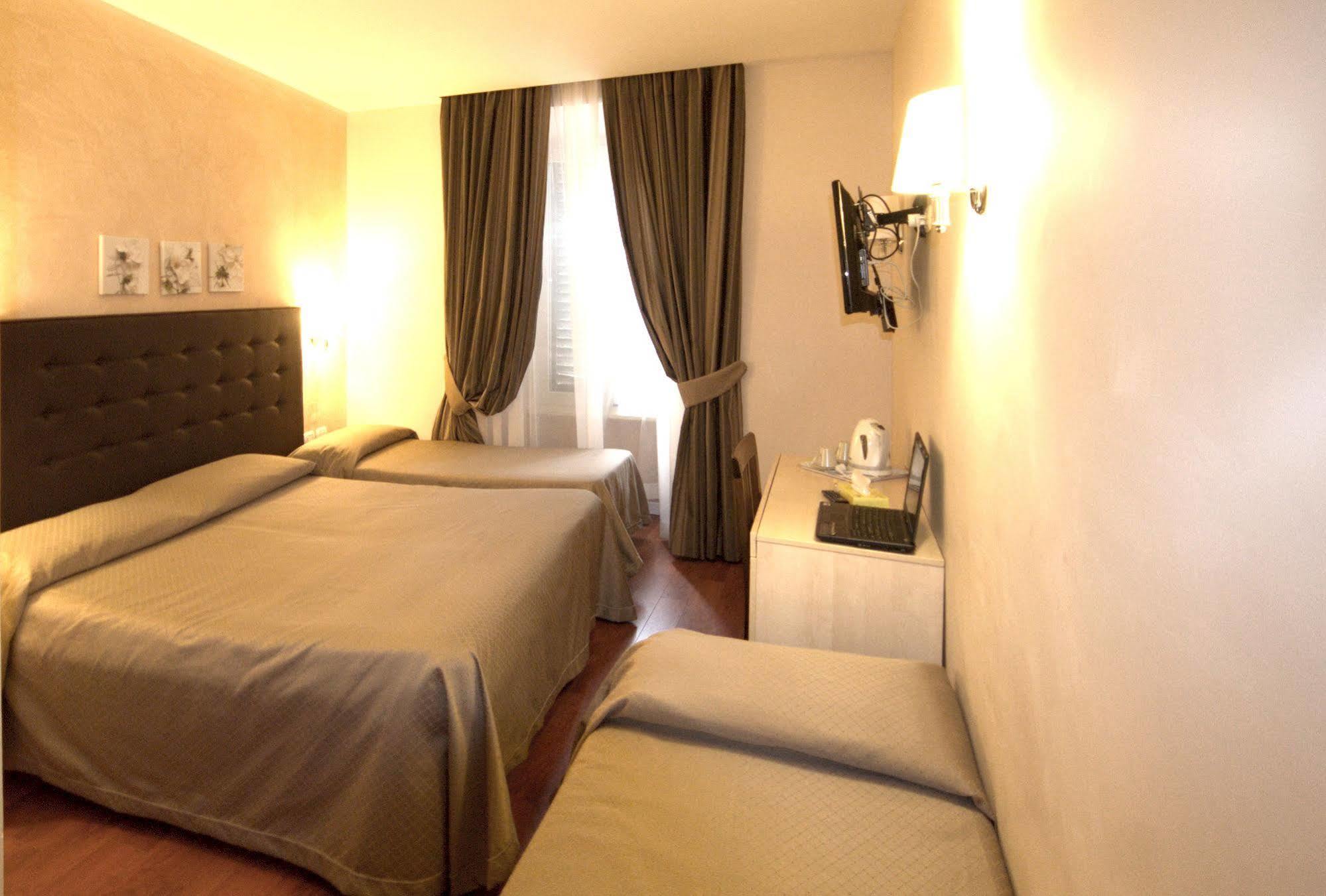 Roma Rooms Colosseum Luaran gambar