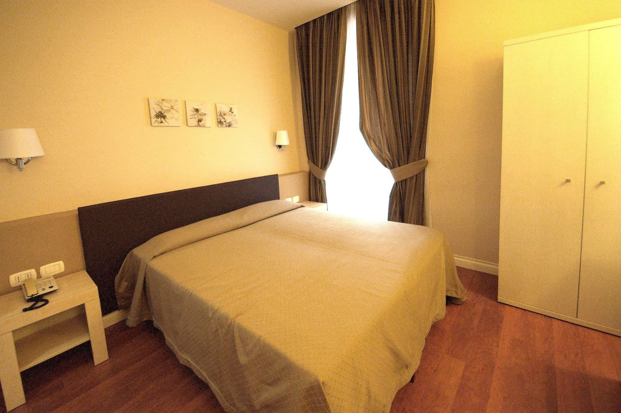 Roma Rooms Colosseum Luaran gambar
