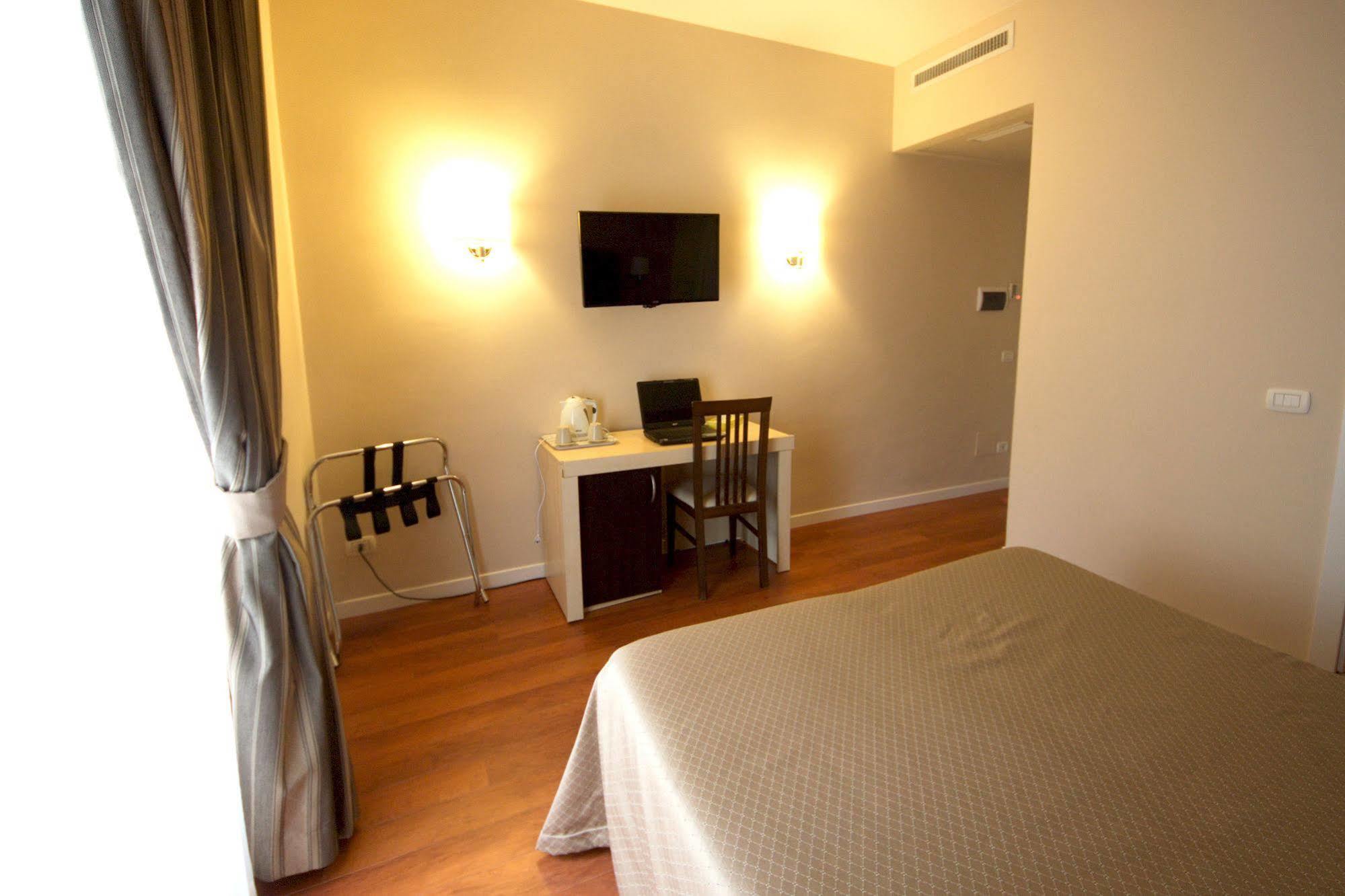 Roma Rooms Colosseum Luaran gambar